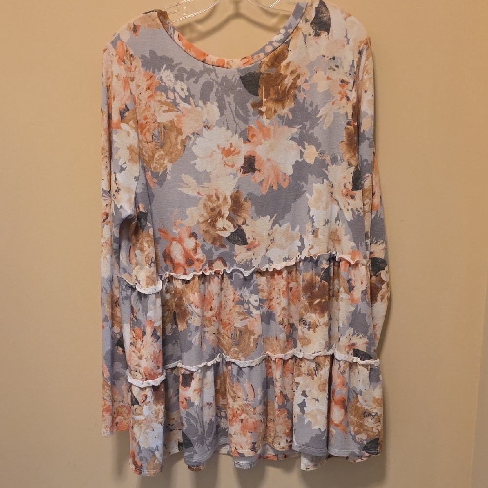 Floral V-Neck Ruffle Women's Top - Picture 4 of 5